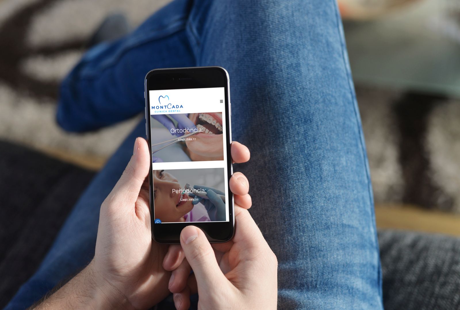 Clínica Dental Montcada – Diseño web adaptable móvil Versión móvil de la web de Clínica Dental Montcada mostrando los servicios de ortodoncia y periodoncia