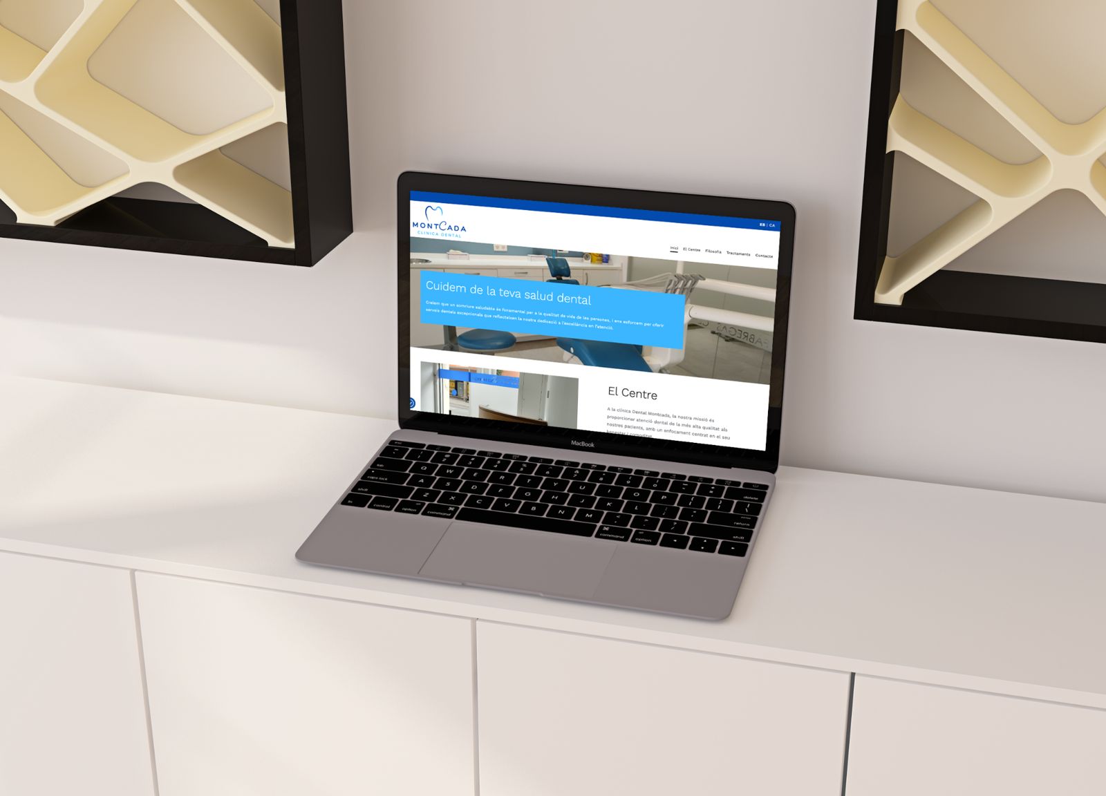 Diseño web profesional para Clínica Dental Montcada Diseño web de Clínica Dental Montcada mostrado en un portátil